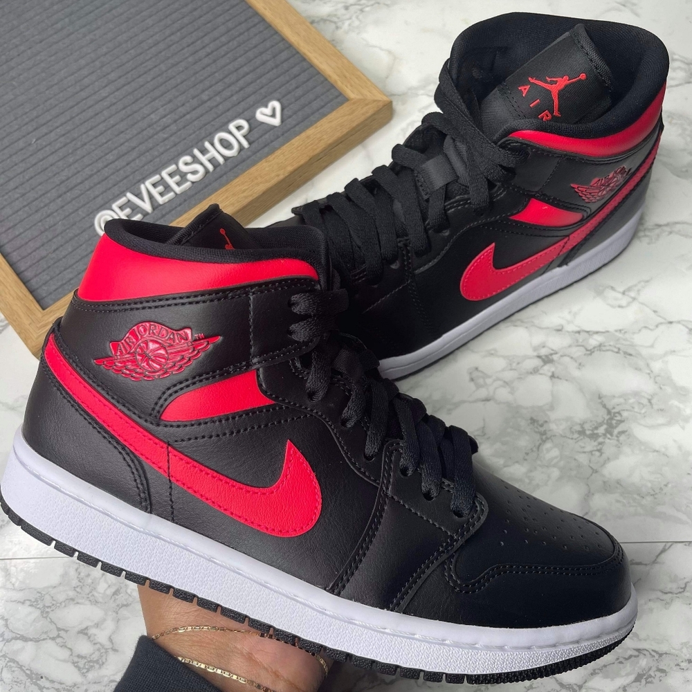 Air Jordan Retro 1 - Siren Red - Picture 1 of 4